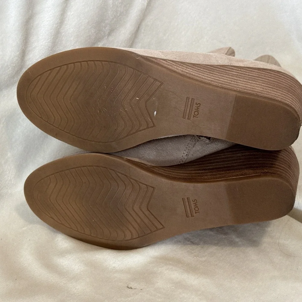 TOMS Women's Sadie Wedge Bootie Almond Shape Toe Oatmeal Suede Side Zip 6